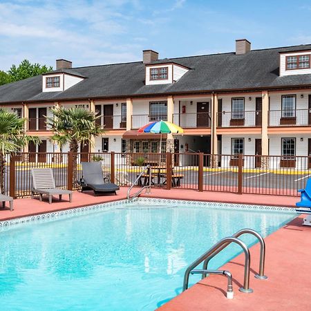 Baymont By Wyndham Commerce Ga Near Tanger Outlets Mall Екстер'єр фото
