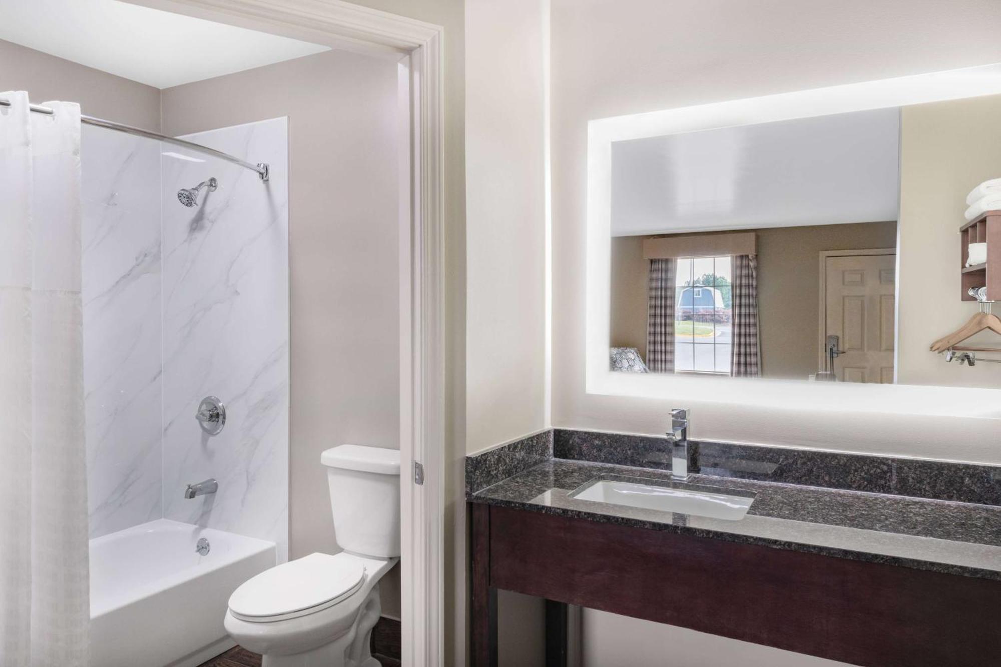 Baymont By Wyndham Commerce Ga Near Tanger Outlets Mall Екстер'єр фото