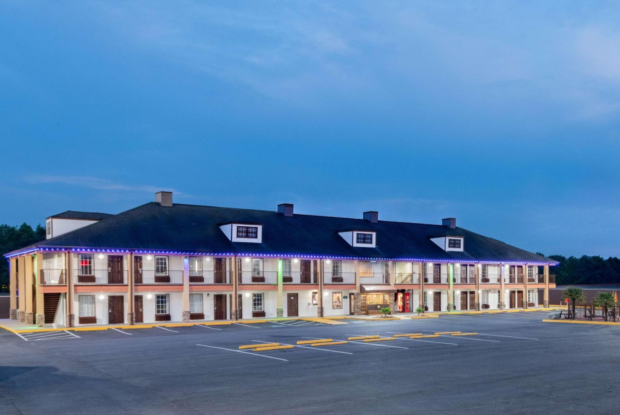 Baymont By Wyndham Commerce Ga Near Tanger Outlets Mall Екстер'єр фото