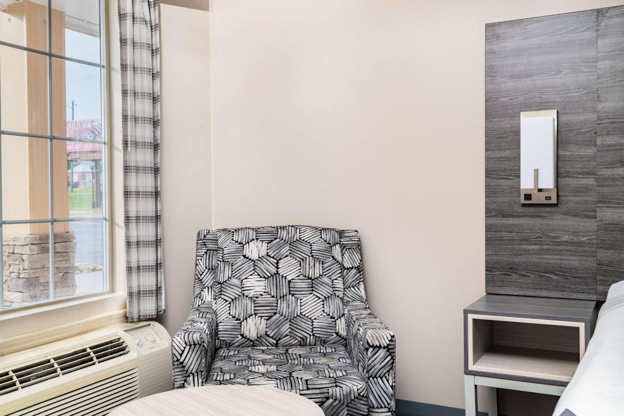 Baymont By Wyndham Commerce Ga Near Tanger Outlets Mall Екстер'єр фото
