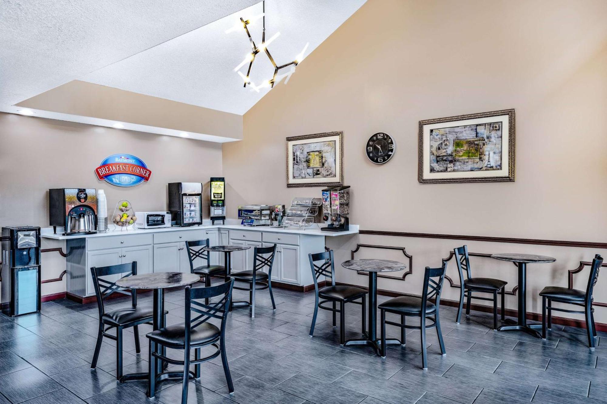 Baymont By Wyndham Commerce Ga Near Tanger Outlets Mall Екстер'єр фото