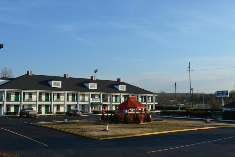 Baymont By Wyndham Commerce Ga Near Tanger Outlets Mall Екстер'єр фото
