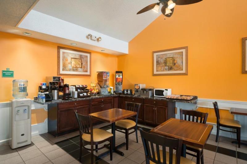 Baymont By Wyndham Commerce Ga Near Tanger Outlets Mall Екстер'єр фото